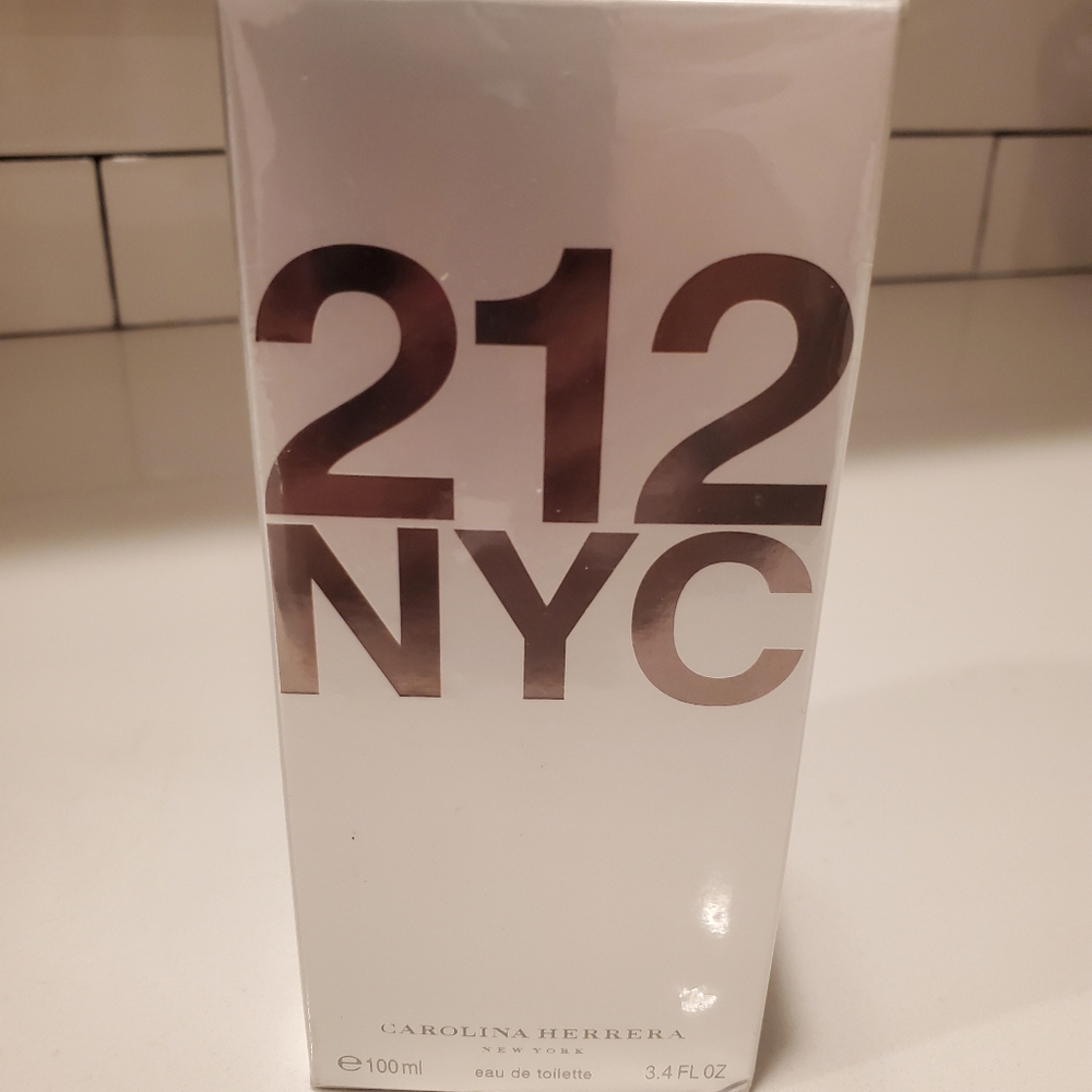 Carolina Herrera 212 NYC Women's NWT